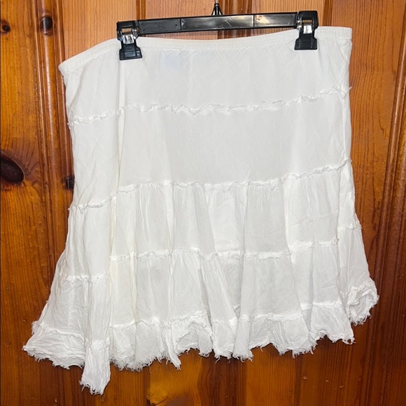 White Tiered Mini Skirt for Cocktail Events - Picture 5 of 10